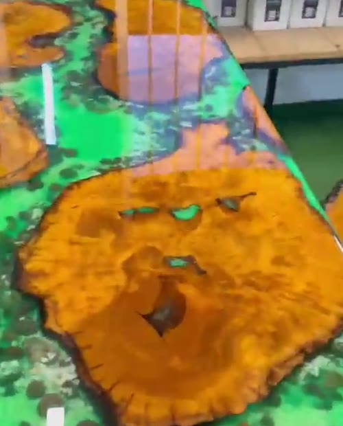 Comedor estilo río en resina